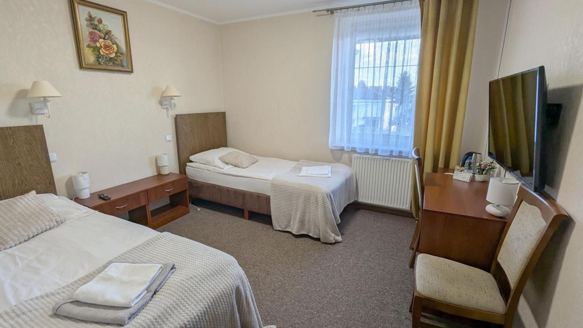 Hotel Magnat Glogow Malopolski Bagian luar foto